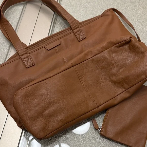 Leatherology Tote Bag with Pouch - Picture 5 of 11